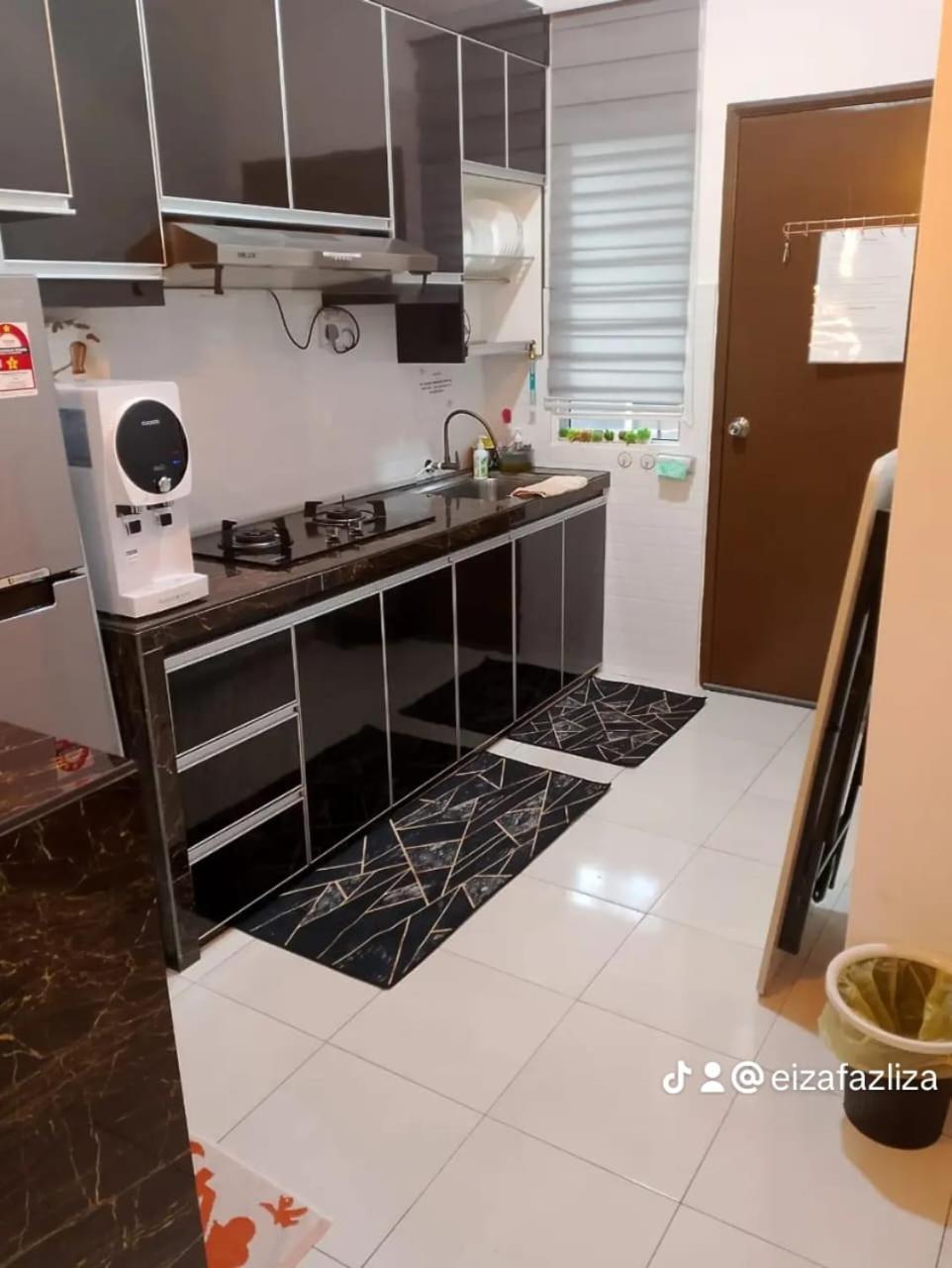 Fazlizasuite Homestay @ Teluk Kemang-Muslim Preferred Porto Dickson Exterior foto
